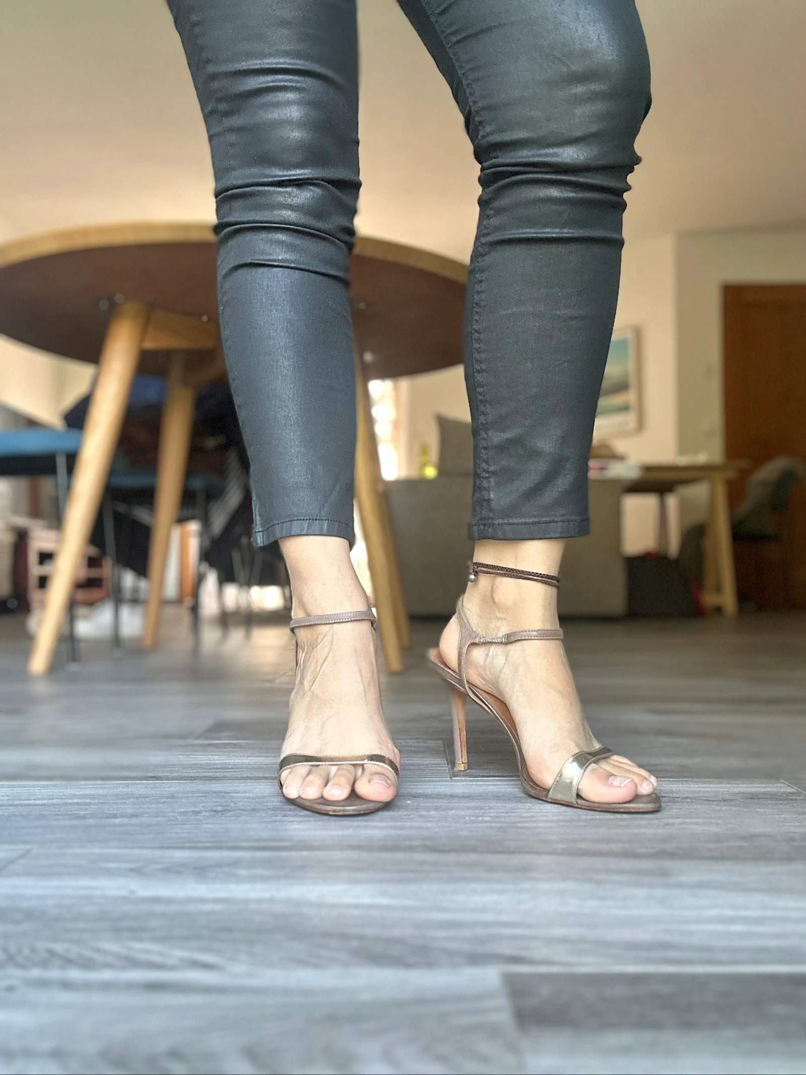 Sandales à talons en cuir taupe et doré Pointure 40 Vicenza  – photo 5